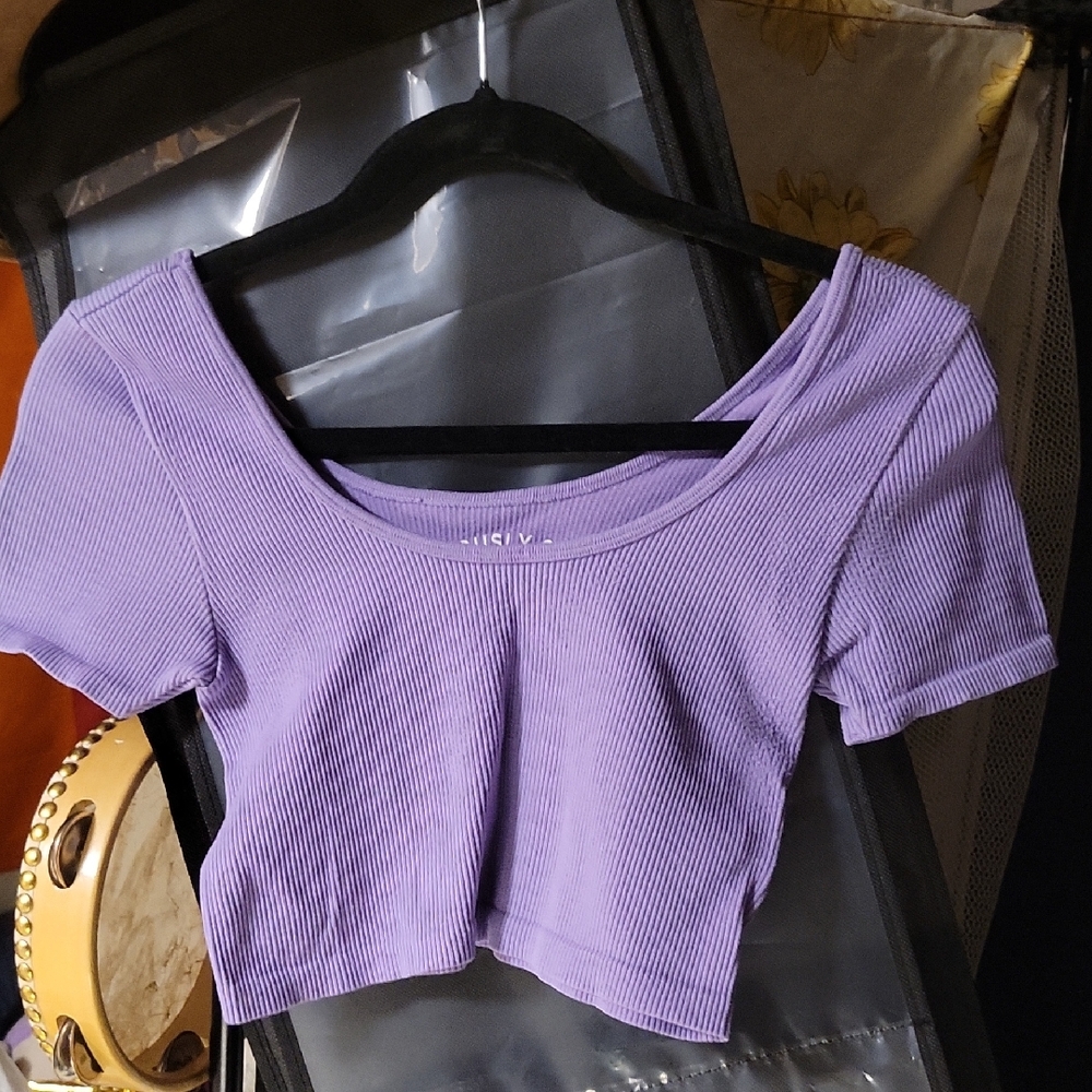 Aeropostale Purple Ribbed Medium Crop Top Short Sleeve Scoop Neck EUC